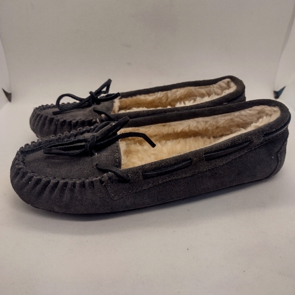 MinneTonka moccasin size 6